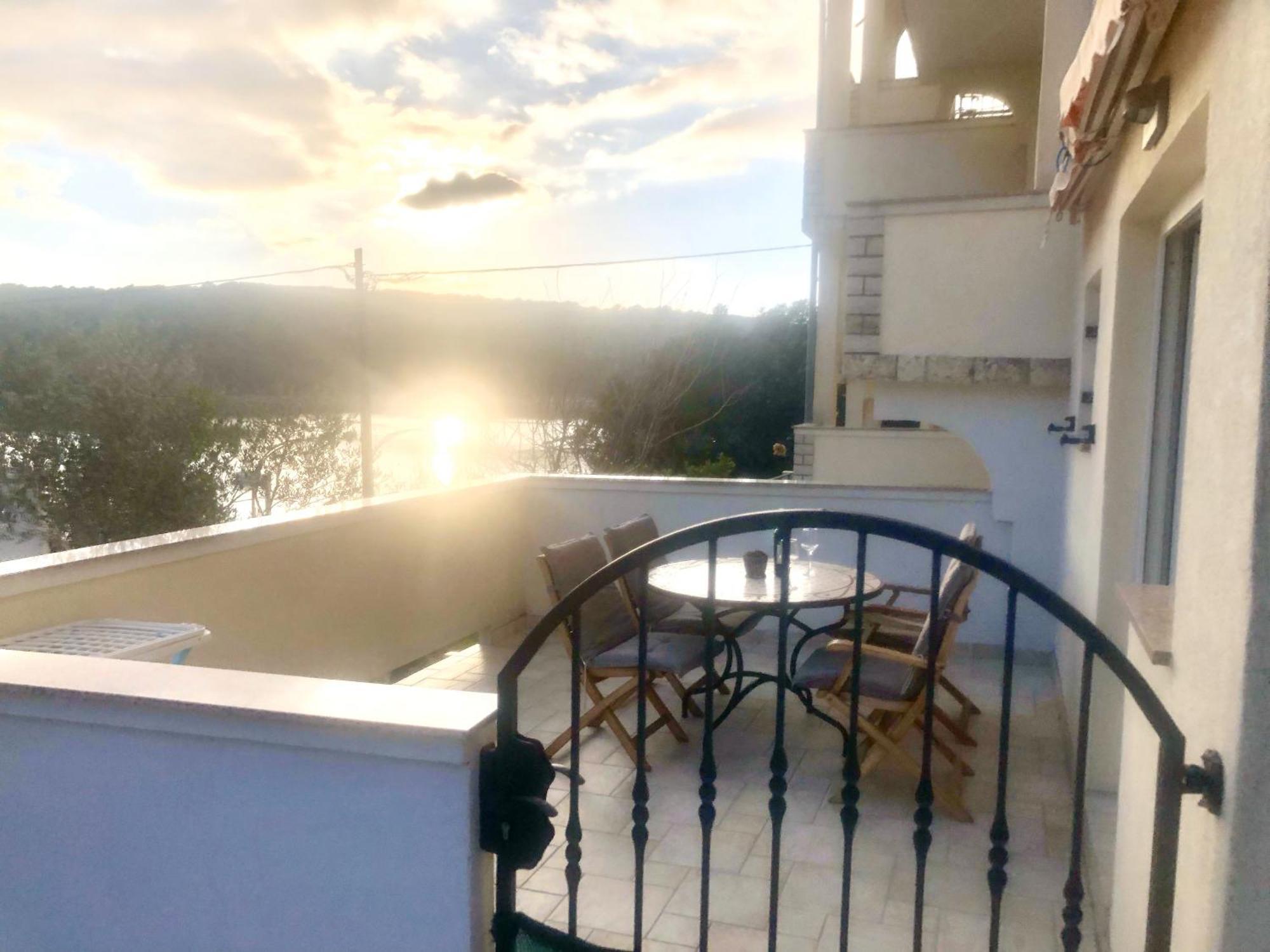 Apartments Trlika Kampor المظهر الخارجي الصورة